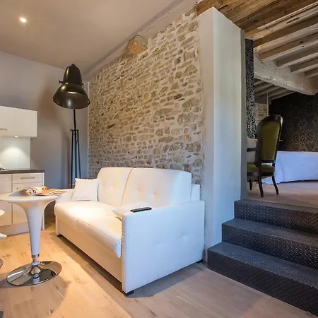 Maison Du Colombier * Beaune (Cote d'Or)